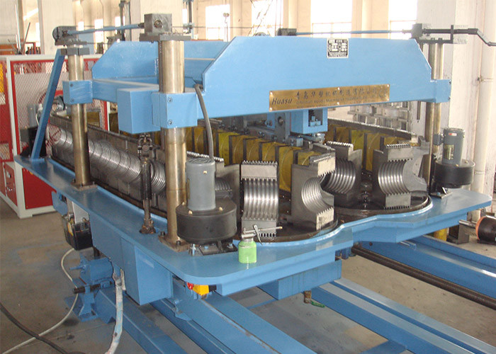 IL PE del PVC dei pp ha ondulato l'infilatura dell'attrezzatura di produzione del tubo 300-400kg/h