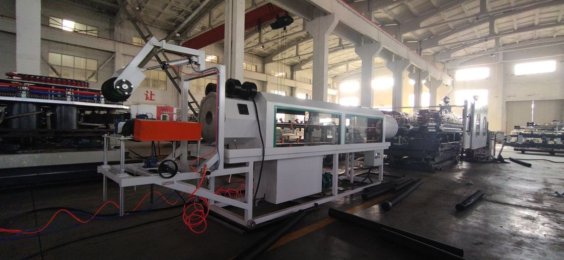 Linea di estrusione automatica per tubi corrugati a doppia parete con sistema di controllo PLC avanzato e 28/36 coppie di stampi per diametri di tubi da 50mm a 200mm