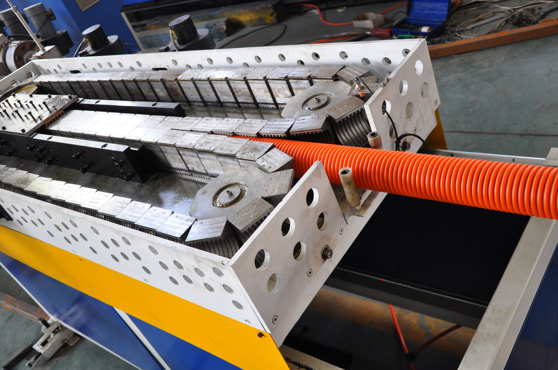 Linea di estrusione di tubi ondulati a contatto con acqua Siemens con alimentazione automatica