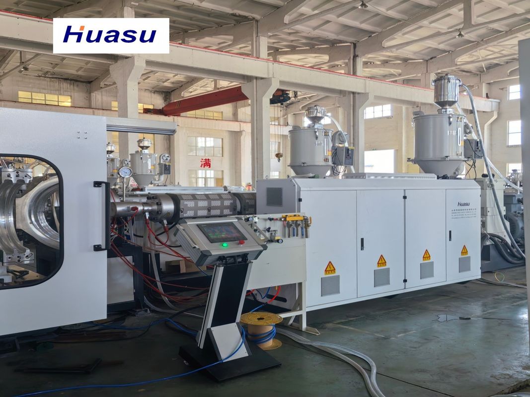 Linea di estrusione di tubi corrugati a doppia parete con sistema di controllo PLC e raffreddamento ad acqua per 1600 mm di diametro massimo del tubo