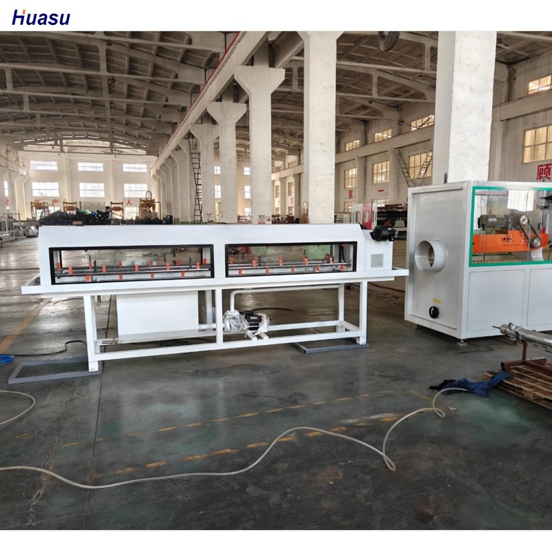 Linea di estrusione per tubi corrugati a parete singola automatica con materiale del cilindro 38CrMoAlA e sistema di ingranamento completo