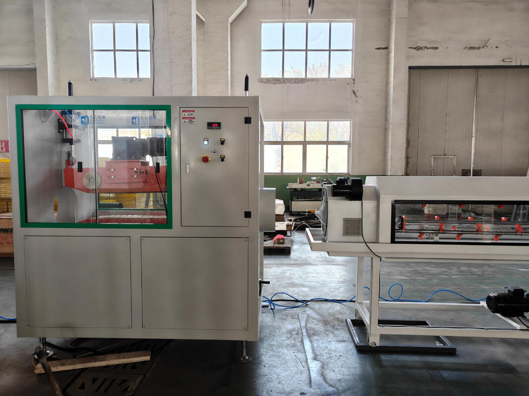 Linea di estrusione automatica di tubi ondulati a doppia parete con macchina da plasmare 1 set colore e durezza della vite personalizzabili HV>740