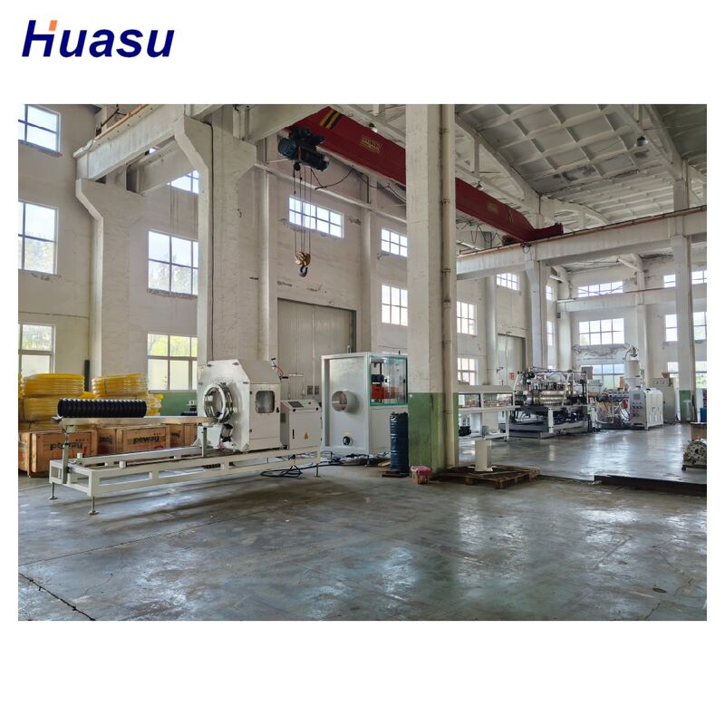 Linea di estrusione tubi in HDPE controllata da PLC Siemens con gamma di diametro tubi da 32mm a 1600mm e produzione da 100 a 2000 kg/h