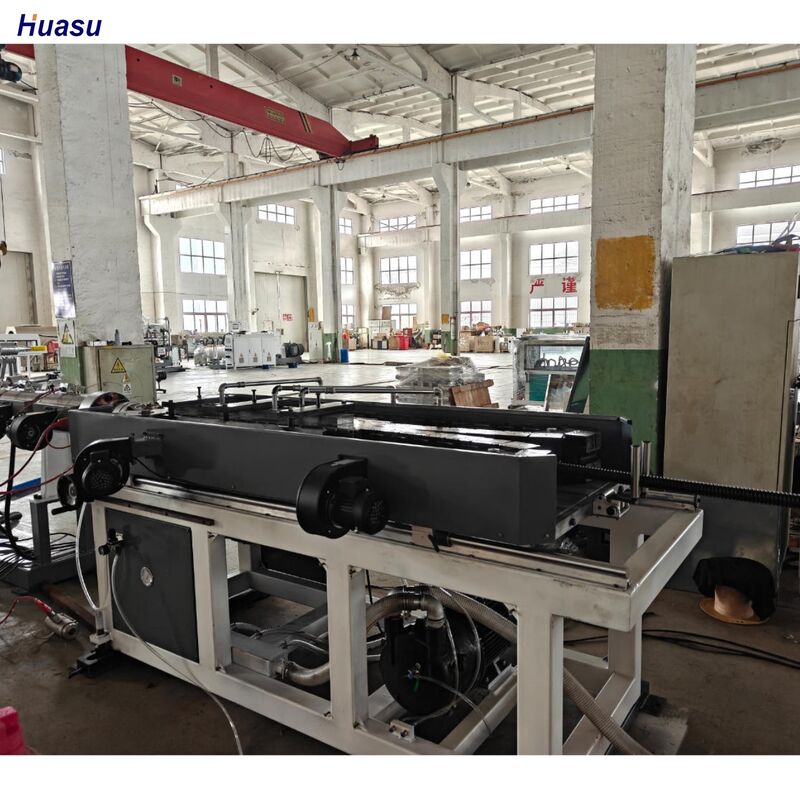 Linea di estrusione per tubi corrugati a parete singola con controllo PLC che offre funzionamento da semiautomatico a completamente automatico e componenti elettrici Schneider/Siemens