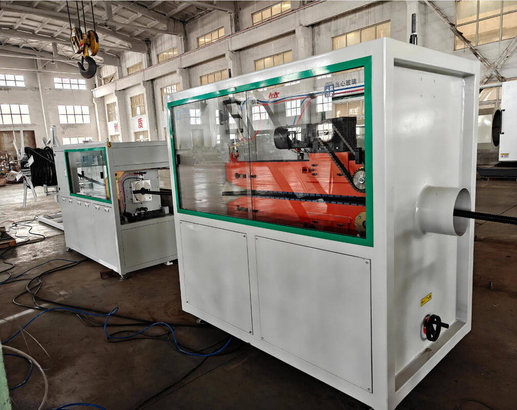 Linea di estrusione per tubi corrugati a parete singola con controllo PLC, motore da 37 kW e design a vite singola