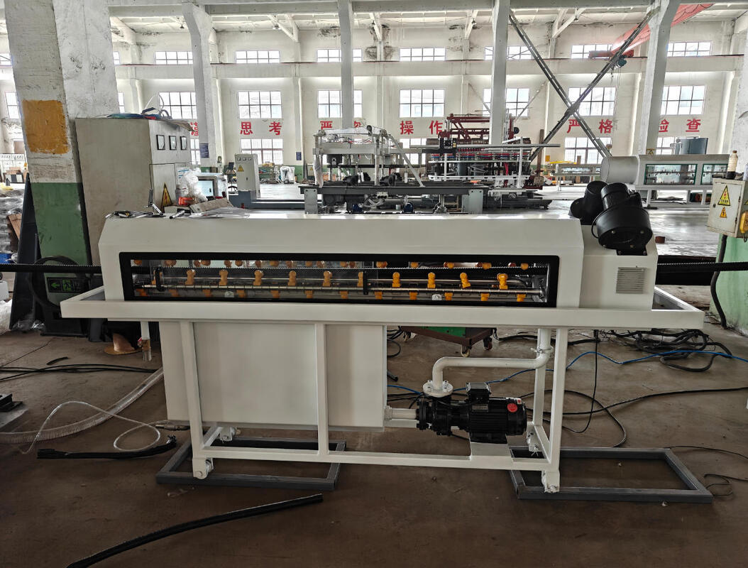 Linea di estrusione di tubi ondulati a parete singola con sistema di controllo PLC e componenti elettrici Schneider/Siemens con profondità di nitrurazione del barile da 0,4 a 0,7 mm