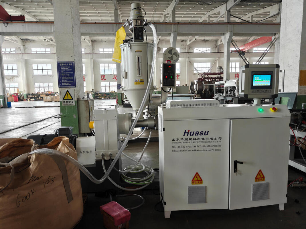 Linea di estrusione di tubi ondulati a parete singola con raffreddamento ad acqua e motore Siemens per una produzione stabile ad alta velocità