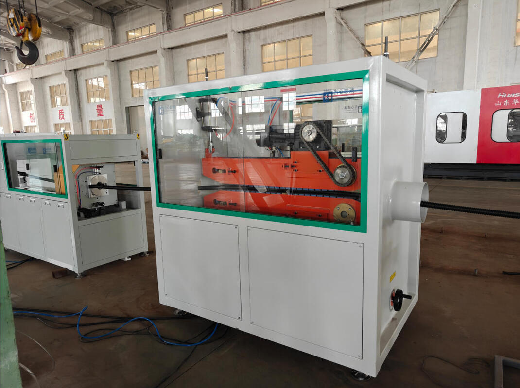 Linea di estrusione di tubi ondulati a parete singola con 110 mm Max Pipe Size, sistema di raffreddamento ad acqua e motore Siemens per la produzione ad alta velocità