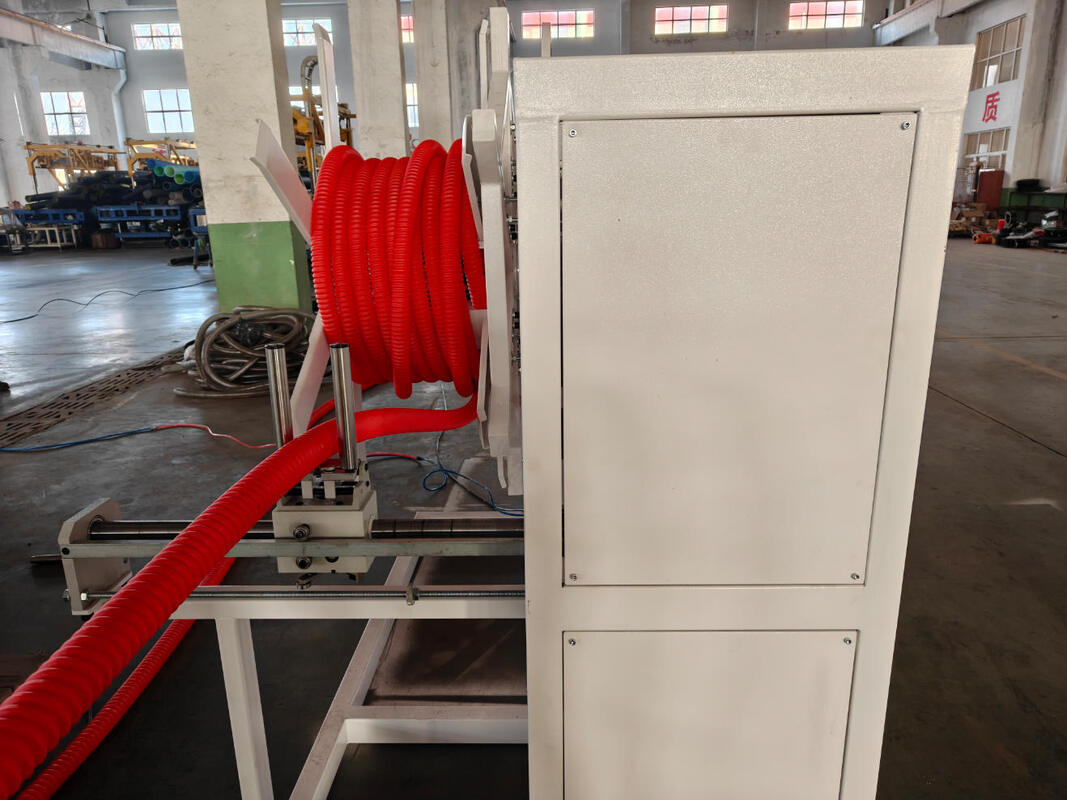 Linea di estrusione per tubi corrugati a parete singola per sistema di raffreddamento ad acqua per la lavorazione di plastica PE con materiale del cilindro 38CrMoAlA