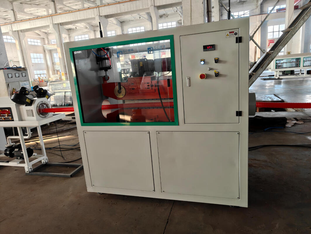 Linea di estrusione di tubi ondulati a parete singola con sistema di raffreddamento ad acqua e rapporto L/D 33/38/40 per il diametro del tubo da 16 mm a 1600 mm