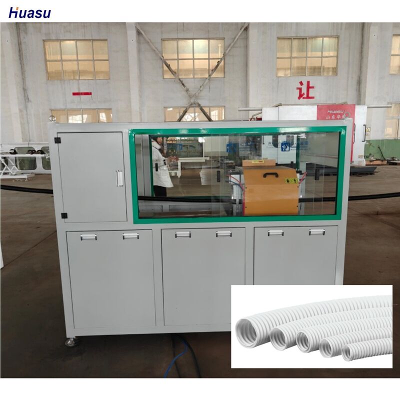 Linea di estrusione di tubi ondulati a parete singola con materiale a vite 38crmoala e 1 set di corrugatori per il funzionamento