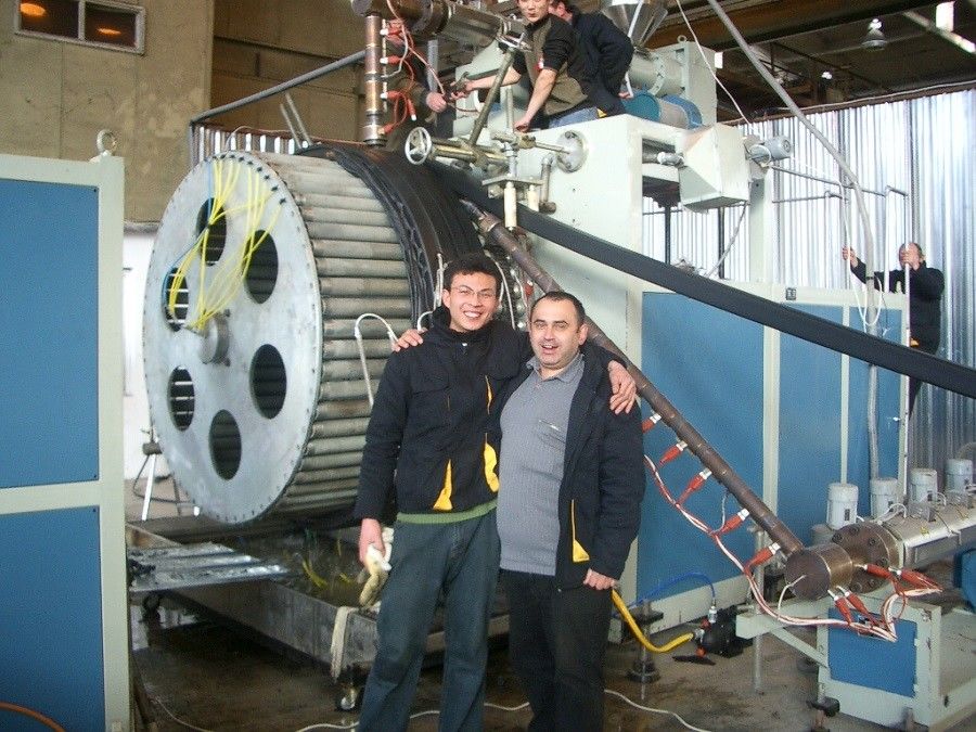 Linea a spirale linea dell'estrusione del tubo dell'HDPE di produzione enorme del tubo di spirale della parete di falsità del diametro