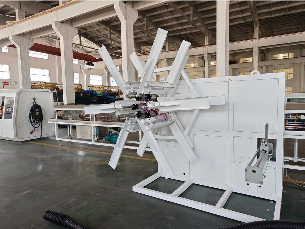 Linea di estrusione per la produzione di tubi in plastica senza polvere, dotata di sistema di raffreddamento ad acqua e flusso regolabile per migliorare il tubo