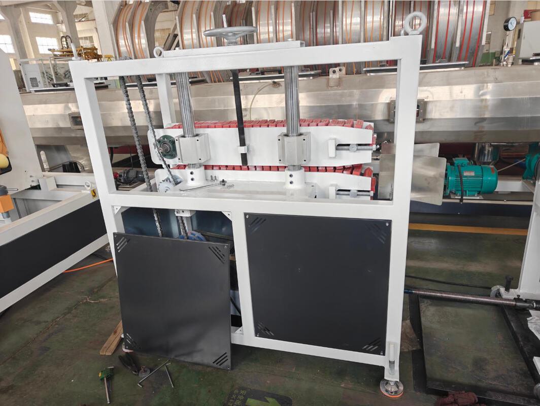 Linea di estrusione di tubi a spirale con controllo PLC che incorpora materiale per tubi in PP e avvolgitore in rotoli da 100 m per tubi consistenti